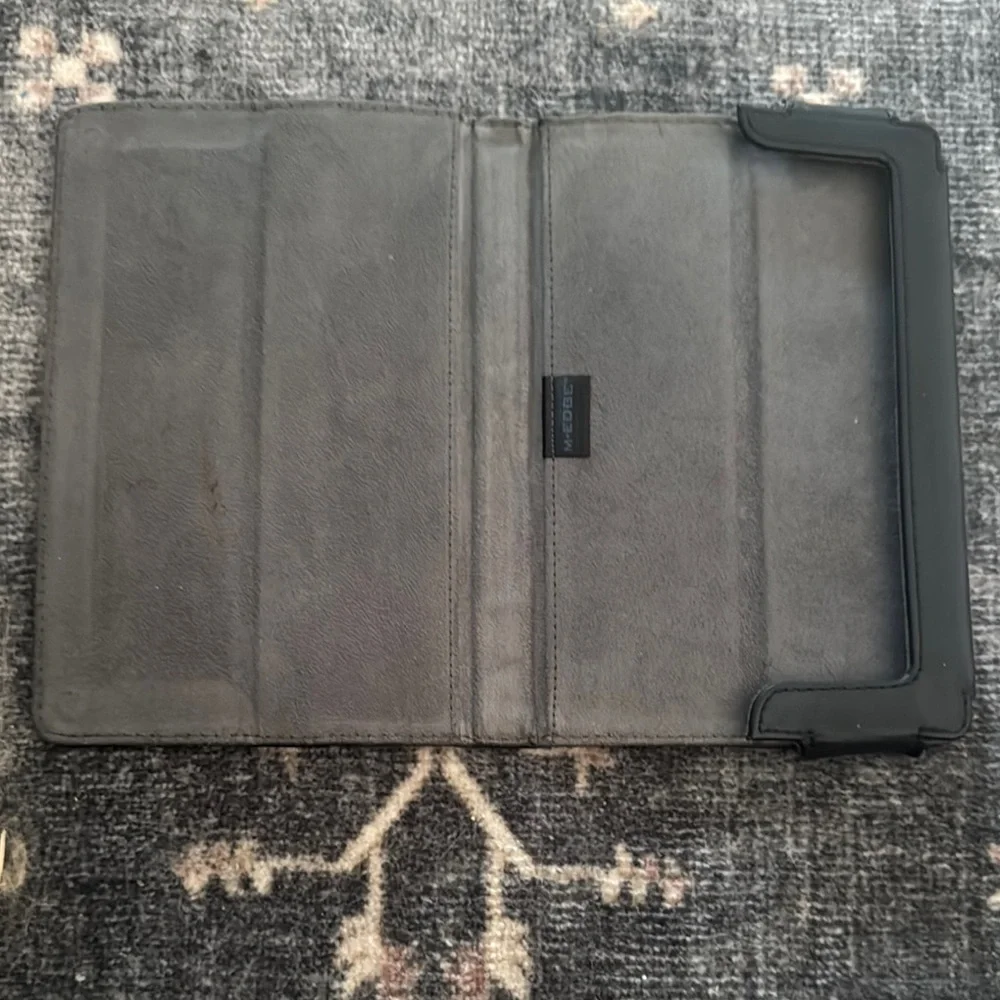 Black M-Edge Tablet Case